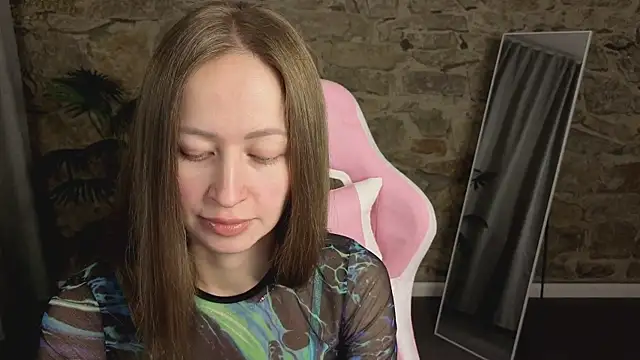 Snapshot of bella_li__ chatting on December 23, 2025, 2:42 am bella li online show from December 23, 2025, 2:42 am