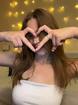 Elizabeth Tay online show from October 5, 2025, 6:17 pm