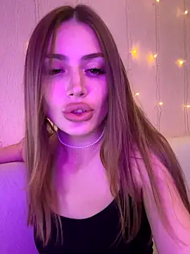 Elizabeth Tay online show from November 23, 2025, 4:40 pm