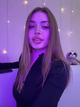 Elizabeth Tay online show from December 18, 2025, 6:36 pm