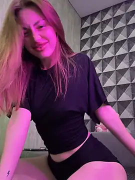 Elizabeth Tay online show from April 8, 2026, 6:41 pm