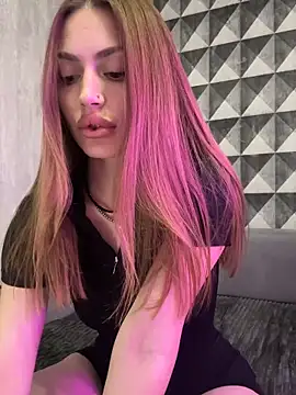 Elizabeth Tay online show from April 20, 2026, 5:59 pm