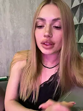 Snapshot of Elizabeth_Tay chatting on May 18, 2026, 8:03 pm Elizabeth Tay online show from May 18, 2026, 8:03 pm