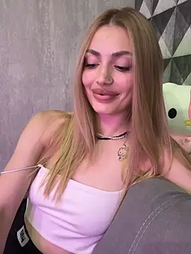Snapshot of Elizabeth_Tay chatting on May 26, 2026, 6:26 pm Elizabeth Tay online show from May 26, 2026, 6:26 pm