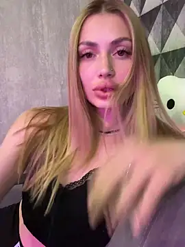 Snapshot of Elizabeth_Tay chatting on May 27, 2026, 6:49 pm Elizabeth Tay online show from May 27, 2026, 6:49 pm