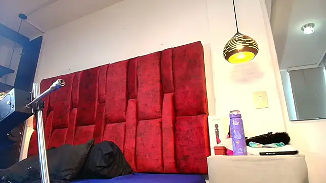 emma hearths online show from November 13, 2025, 7:02 pm