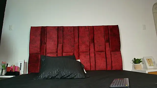 emma hearths online show from November 24, 2025, 7:46 pm