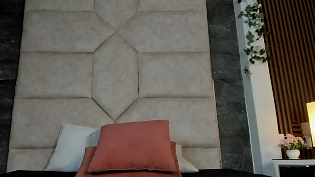 emma hearths online show from December 5, 2025, 8:38 pm