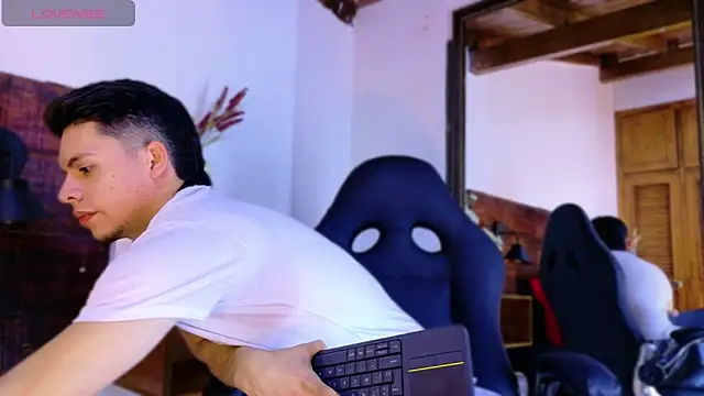 JhosuaVega online show from April 23, 2026, 2:02 am