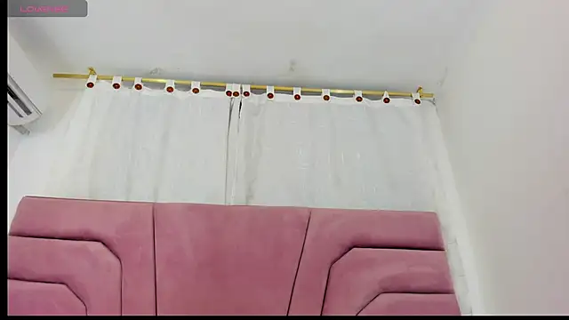 miajhonsonx online show from April 10, 2026, 4:12 pm