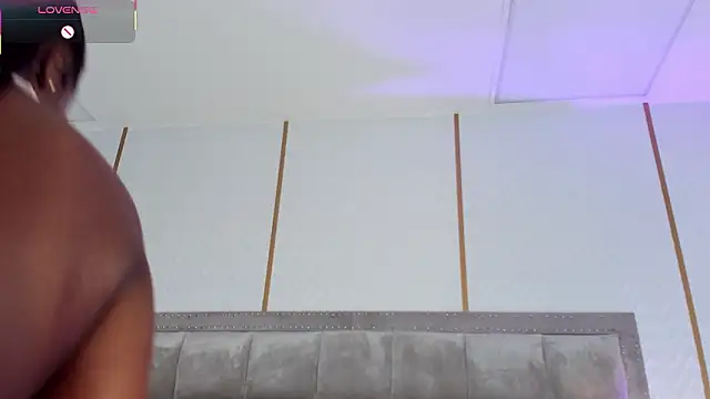 DakotaWangi online show from March 7, 2026, 3:25 am