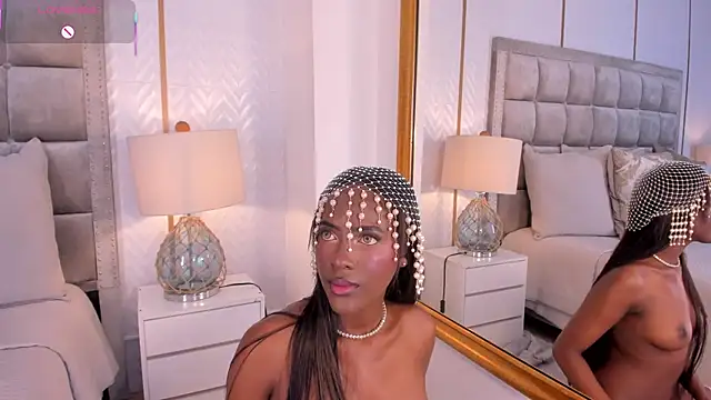 DakotaWangi online show from April 7, 2026, 3:51 am