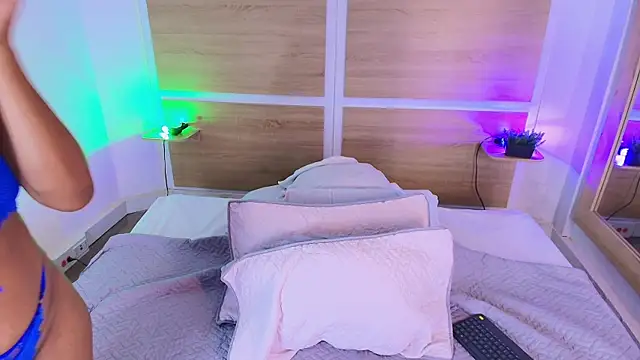 ValeryCortezm online show from February 17, 2026, 12:45 pm