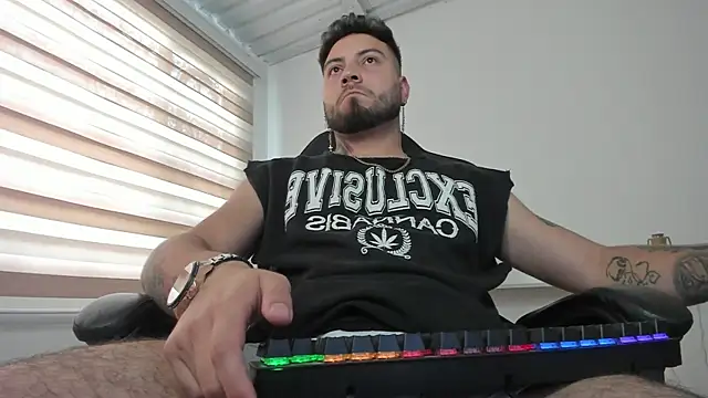 Aaron Coltten online show from December 4, 2025, 8:06 pm