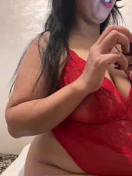 lara9Qouin online show from April 8, 2026, 10:54 pm