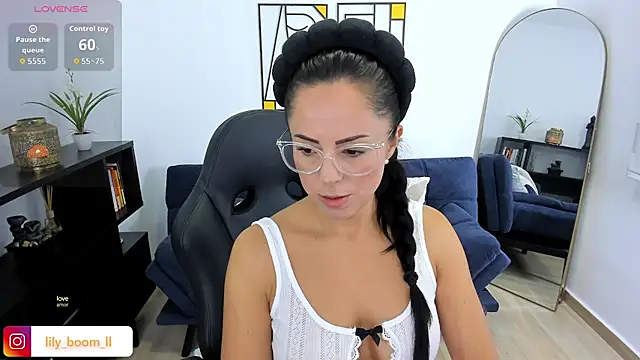 Lyliboomm online show from September 21, 2025, 12:23 am