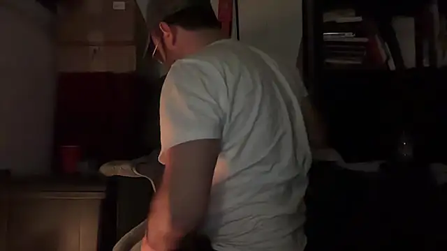 jasoncali305 online show from April 18, 2026, 9:02 am