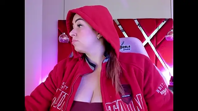 alexiaystive3 online show from September 30, 2025, 4:01 pm