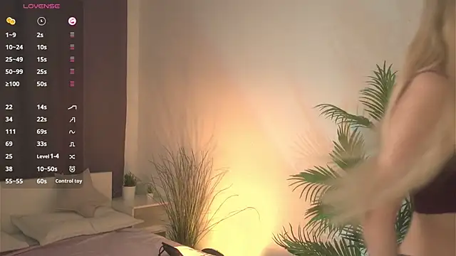 ellliefrost online show from September 15, 2025, 12:49 pm