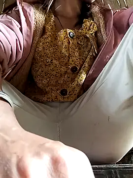 bonnie-00 online show from April 21, 2026, 1:42 am