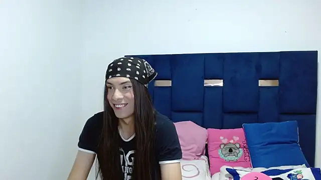 Snapshot of PinkLuna_LolaBloom chatting on May 8, 2026, 3:56 am PinkLuna LolaBloom online show from May 8, 2026, 3:56 am