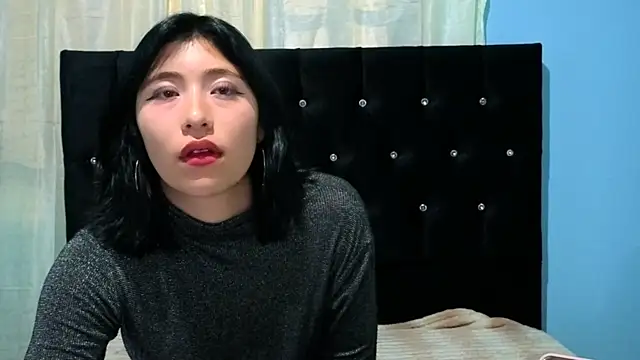 Sullyoonn online show from October 12, 2025, 2:32 am