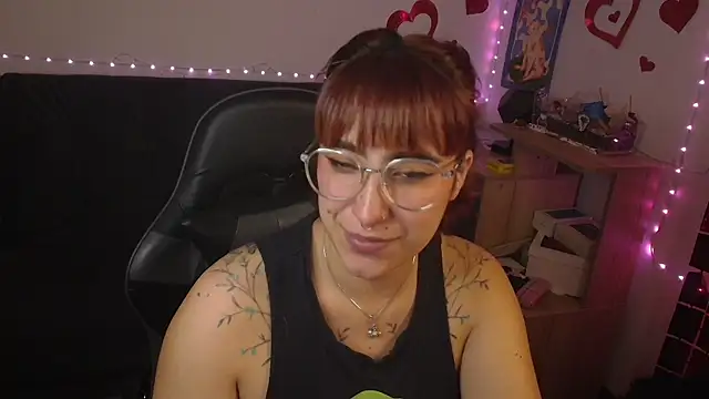Miacatsito3 online show from May 26, 2026, 4:08 am