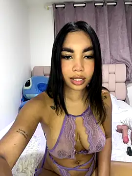 karolaalcendra online show from November 4, 2025, 4:33 am