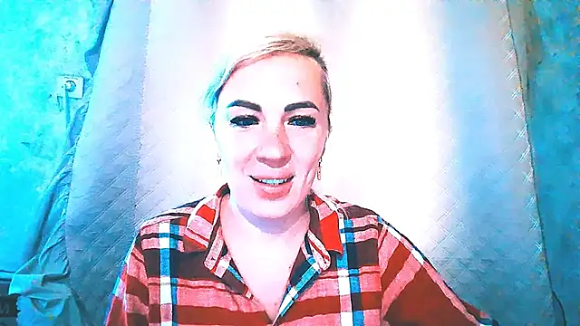 EmmaCat  online show from September 15, 2025, 5:29 am