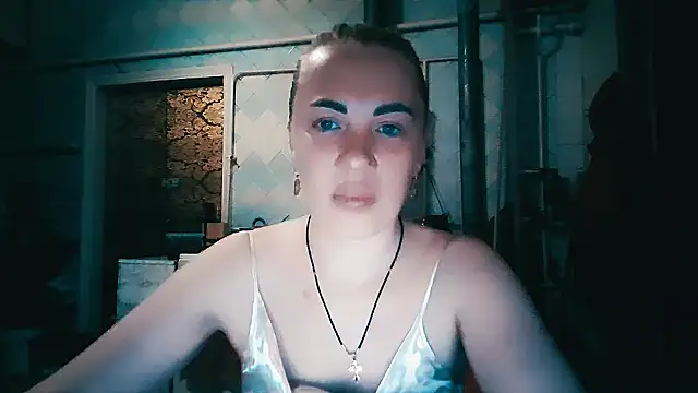 EmmaCat  online show from April 20, 2026, 3:59 pm