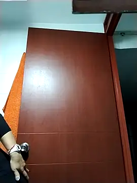 LaraCaliente online show from October 17, 2025, 7:55 am