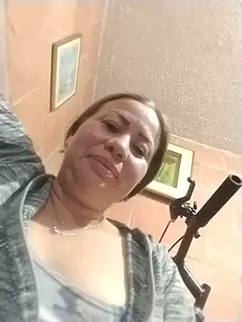 LaraCaliente online show from June 21, 2026, 12:24 am