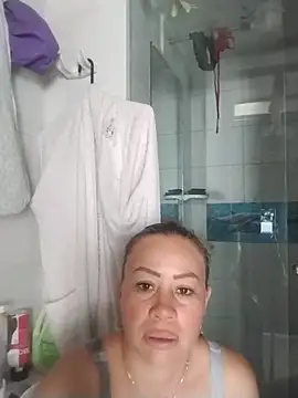LaraCaliente online show from June 21, 2026, 1:13 pm