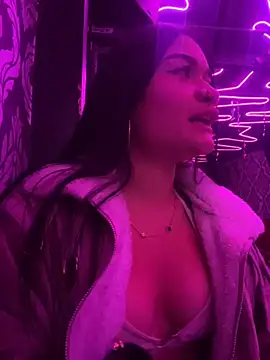 Alanasole online show from September 23, 2025, 2:03 am