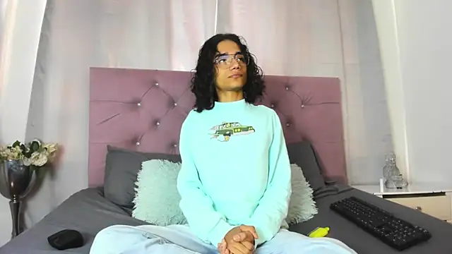 EthanBlackwoodd online show from October 17, 2025, 7:49 pm