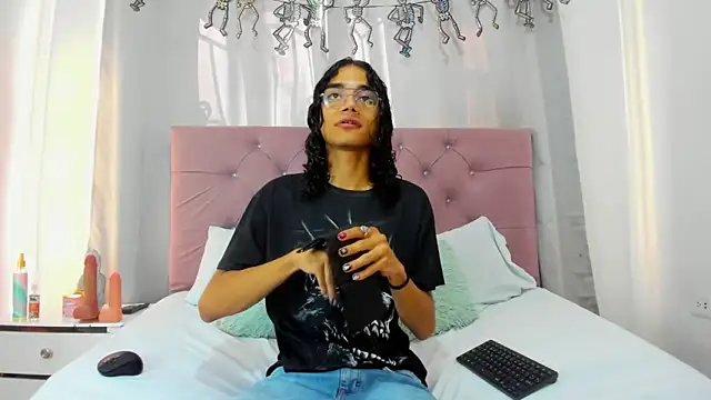 EthanBlackwoodd online show from November 25, 2025, 7:47 pm