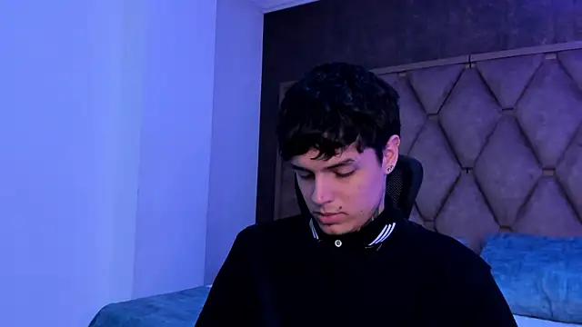 Declan-Fox online show from February 5, 2026, 3:44 am