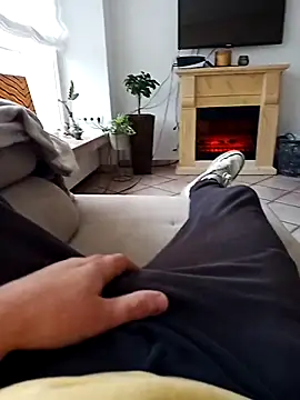 fullystroked online show from November 16, 2025, 10:21 am