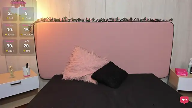 VivianSantana1 online show from September 22, 2025, 11:56 am