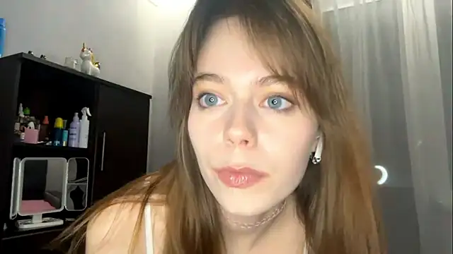 YourLittleElfie online show from September 16, 2025, 3:57 pm