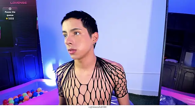 EstivenSallas online show from September 16, 2025, 7:48 pm