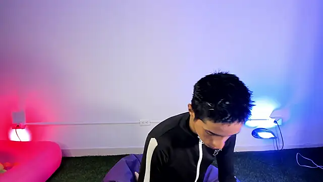 EstivenSallas online show from September 17, 2025, 7:37 pm