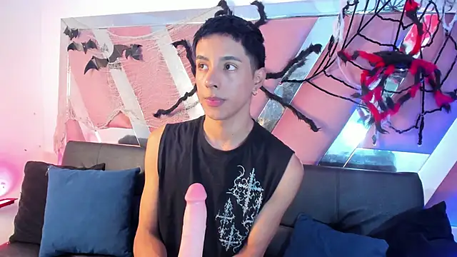 EstivenSallas online show from October 7, 2025, 8:17 pm