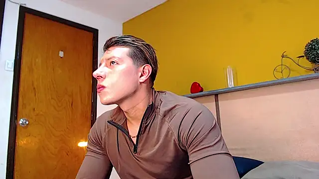 Snapshot of arnold_taylor chatting on July 21, 2026, 10:01 pm arnold taylor online show from July 21, 2026, 10:01 pm