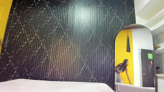 Miss Ariaa online show from November 9, 2025, 1:31 pm