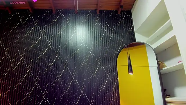 Miss Ariaa online show from November 26, 2025, 10:38 am