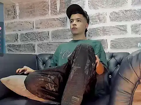 kevinn blue1 online show from September 18, 2025, 10:23 pm