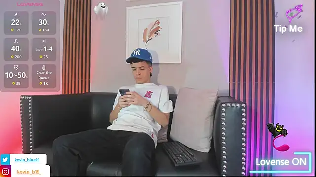 kevinn blue1 online show from November 20, 2025, 9:14 pm