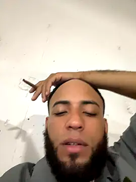 LeoPR00 online show from September 24, 2025, 2:37 am