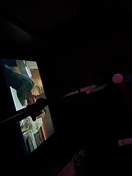 nymphoandthebeast69 online show from January 18, 2026, 1:04 pm